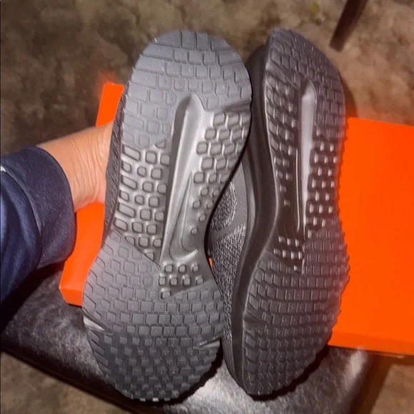 Nike Run Defy Athletic Shoes - Picture 5 of 7